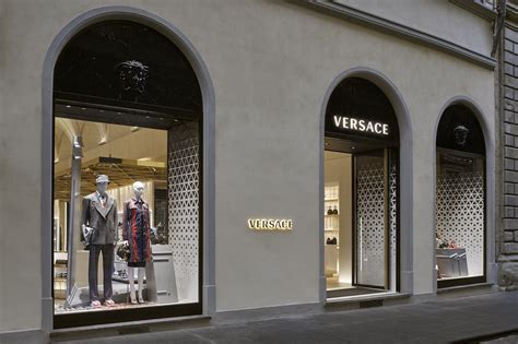 negozi versace firenze|Trova la boutique Versace più vicina .